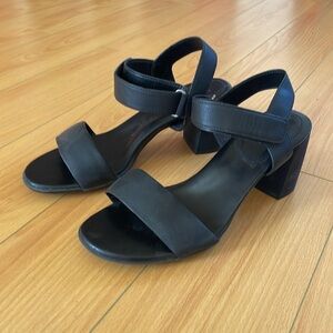 Naturalizer black leather strappy block heel shoes